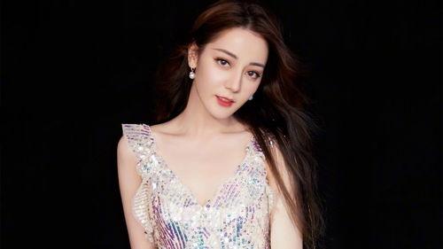 表情女明星网红,揭秘网红女明星的迷人表情魅力
