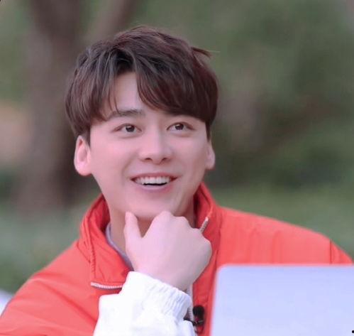 明星网红打的耳洞,时尚潮流的个性演绎